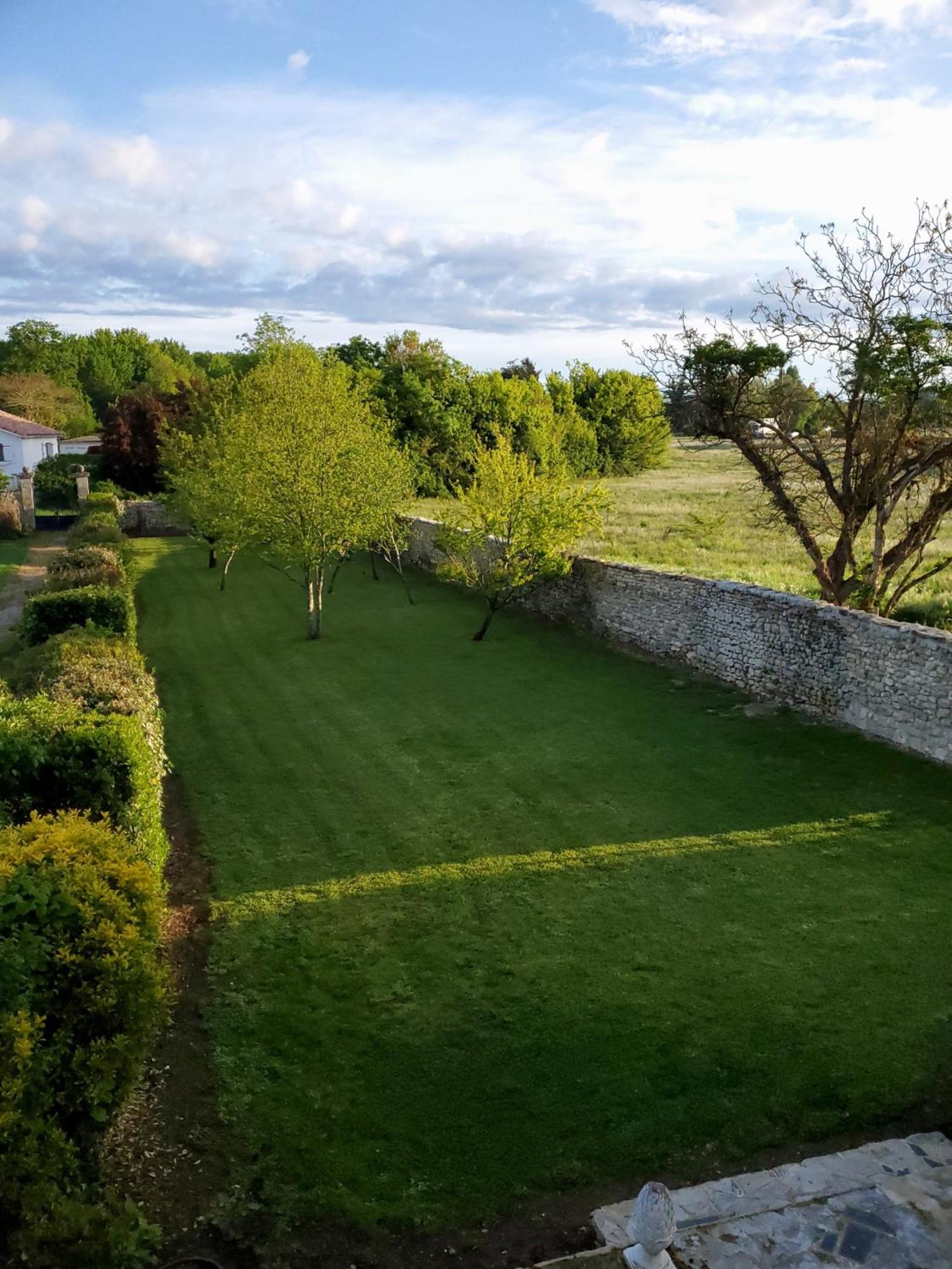 Domaine De La Gemoliere Bed & Breakfast Gémozac Exterior photo
