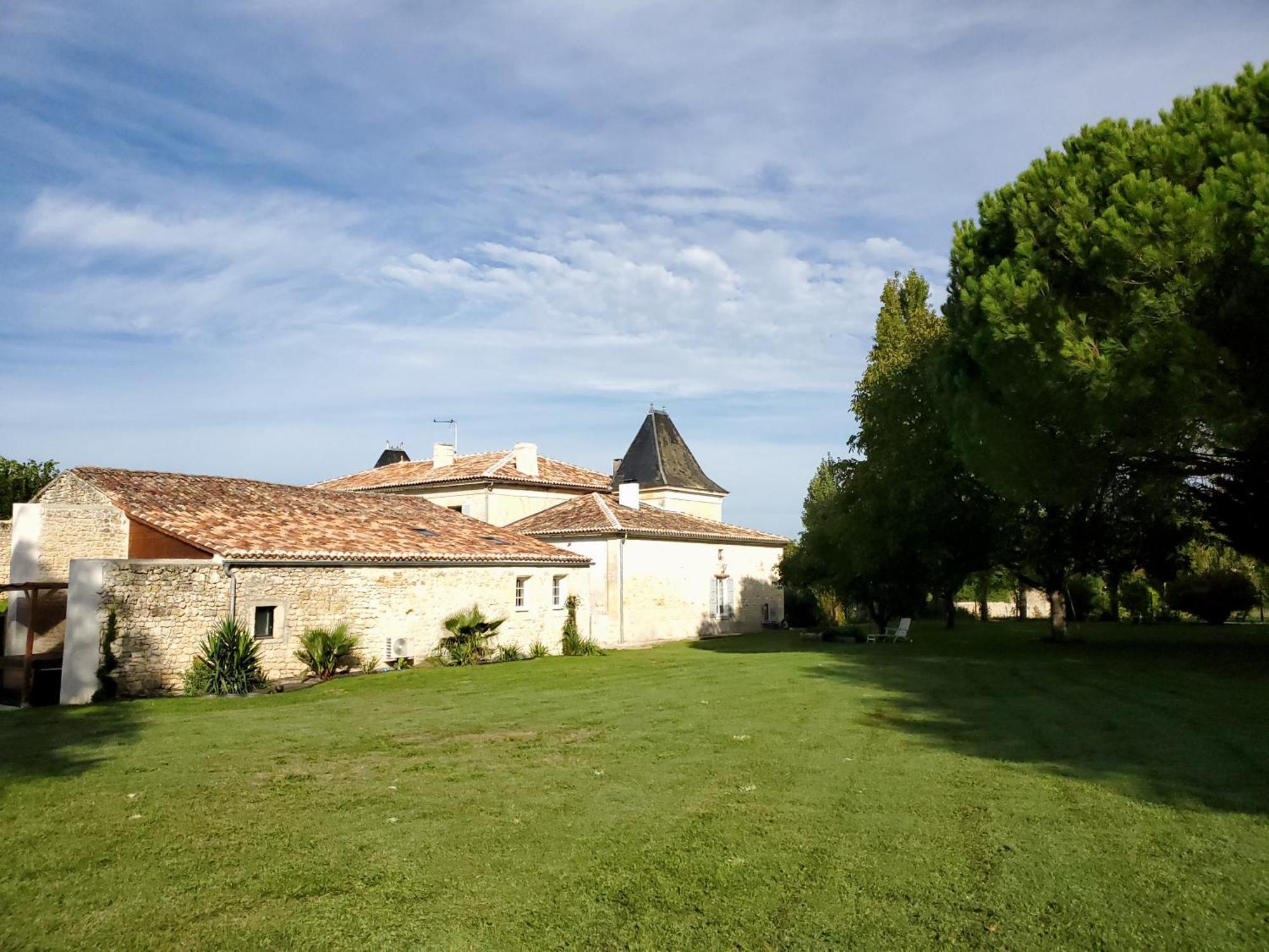 Domaine De La Gemoliere Bed & Breakfast Gémozac Exterior photo